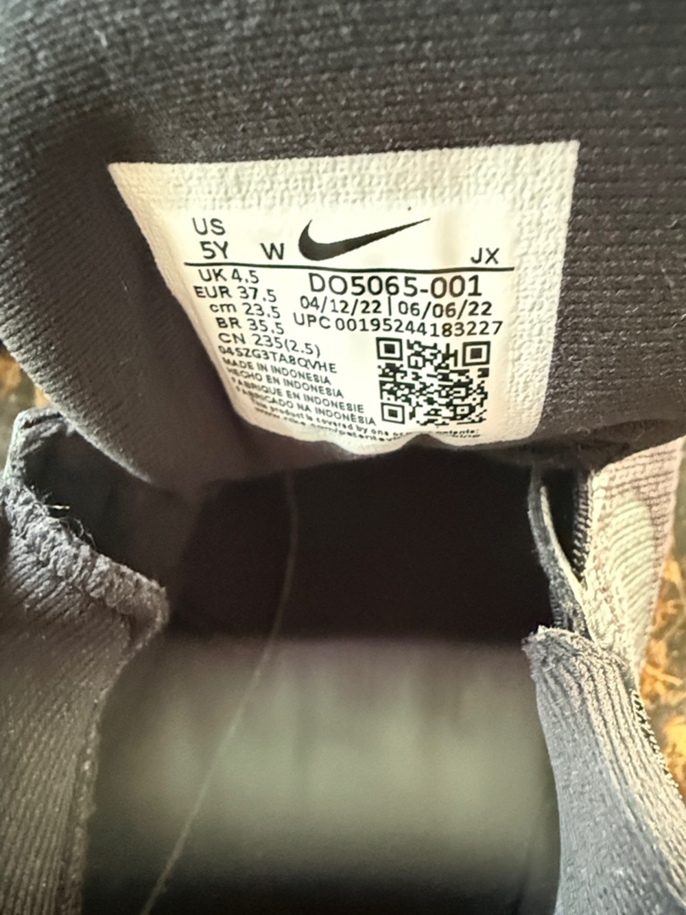 Nike Kids Black Hook-and-Loop Mesh Sneakers
